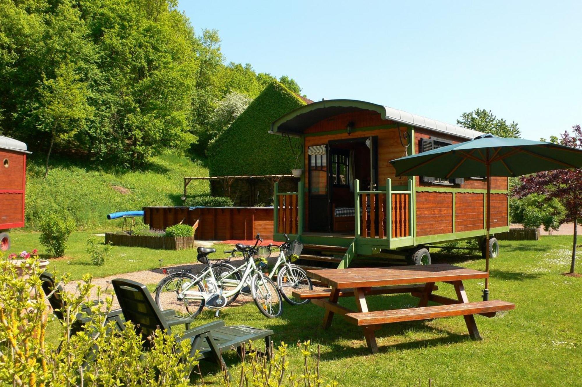 Les Roulottes De Maufront Hotel Ouagne Buitenkant foto